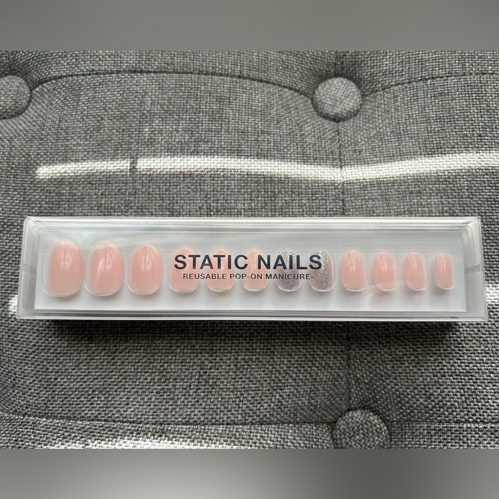 Static Nails Round Press On Set
“Ballerina”